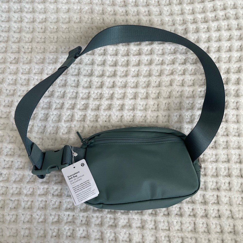 Lululemon Everywhere Belt Bag 1L Tidewater Teal Sold Out Color NWT - Picture 2 of 5